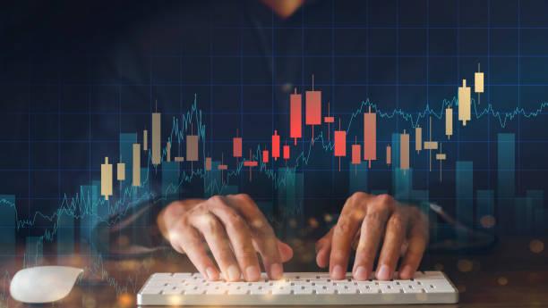Businessman hand use computer analyze graph for trade stock market on the screen. Businessman hand use keyboard check chart graph stock of growth. Hand man stock graph chart point of target success. hombre de negocios de la mano utilizar gráfico de análisis de computadora para el mercado de valores de comercio en la pantalla. hombre de negocios uso del teclado de verificación de gráfico gráfico stock de crecimiento. gráfico de acciones de hand m