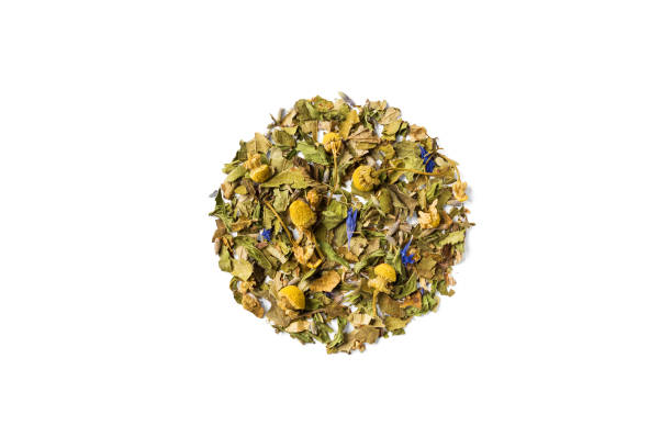 листовой чай из лемонграсса с травами и фруктами, выделенными на белый - chamomile herbal tea chamomile plant tea стоковые фото и изображения