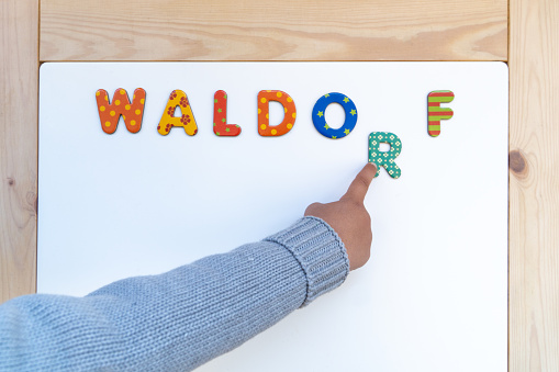 The Waldorf methodology is based on free instruction by students, and their autonomy to gradually acquire the knowledge