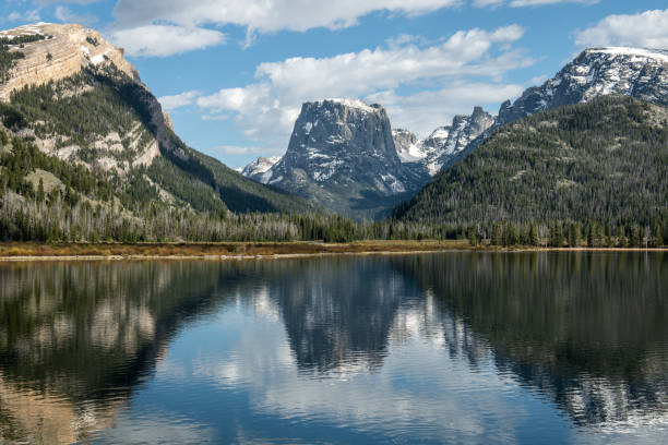 istock Squaretop Mountain, a prominent peak in the Wind River Range, re 1396554069