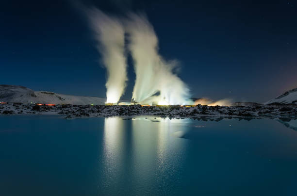 再生可能エネルギー源。アイスランドの火力発電所。クリーンエネルギー。北部の電力生産。 - iceland hot spring geothermal power station geyser ストックフォトと画像