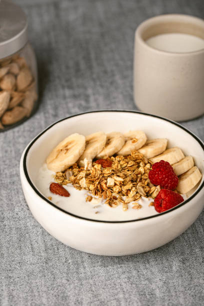 Smoothie bowl topped with fresh berries and granola