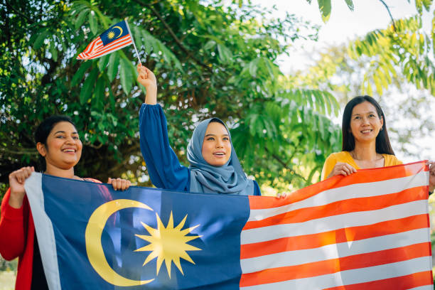 istock Malaysian multi-ethnic group people with Malaysian flag celebrating independence day 1396584251