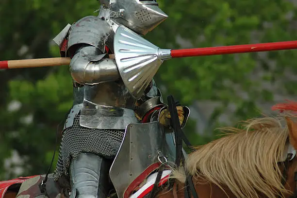 An armored knight hurtling towards his opponent.