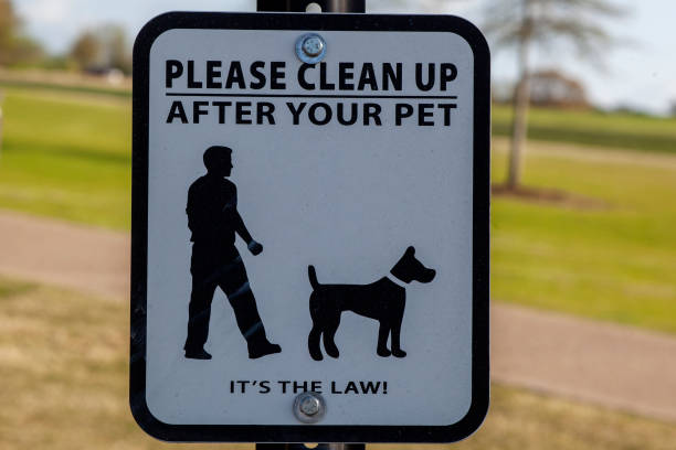 istock Please Clean Up After Your Pet. It's The Law sign 1396612321