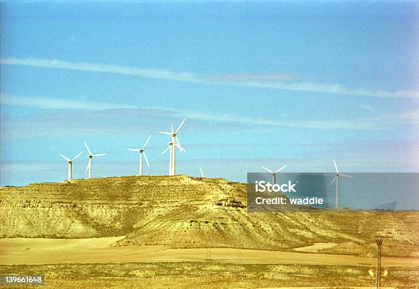 Windfarm Krajobraz - zdjęcia stockowe i więcej obrazów Bez ludzi - Bez ludzi, Chmura, Elektrownia