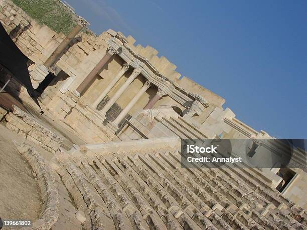 Foto de Anfiteatro e mais fotos de stock de Anfiteatro - Anfiteatro, Arcaico, Arruinado