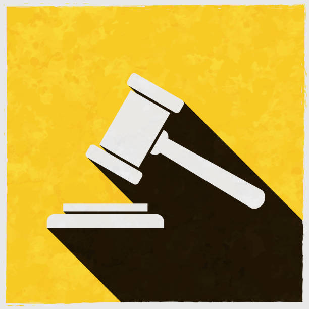 ilustraciones, imágenes clip art, dibujos animados e iconos de stock de juez gavel. icono con sombra larga sobre fondo amarillo texturizado - legal system law justice backgrounds