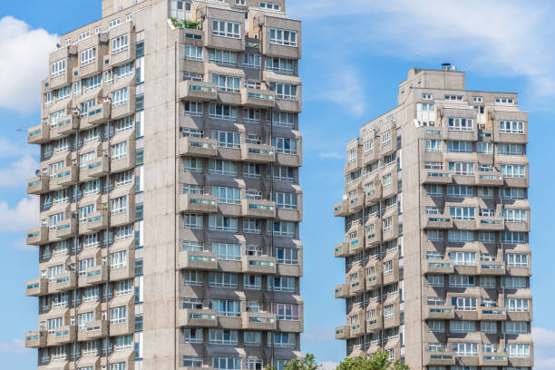 ロンドン中心部のランベスにあるコットンガーデンズエステートの評議会ブロック - uk housing problems housing development poverty ストックフォトと画像