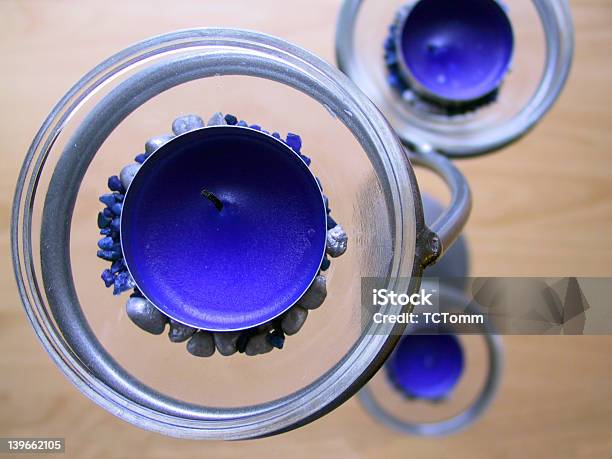 Dispositivo De Vela Foto de stock y más banco de imágenes de Azul - Azul, Candelabro, Cristal - Material