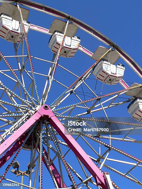 Foto de Rodagigante e mais fotos de stock de Arte, Cultura e Espetáculo - Arte, Cultura e Espetáculo, Atração de Parque de Diversão, Azul