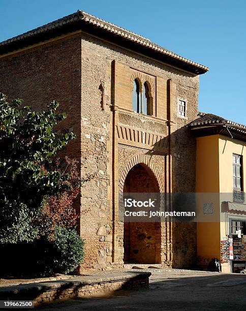 Photo libre de droit de Le Vin Gate banque d'images et plus d'images libres de droit de Alhambra - Grenade - Alhambra - Grenade, Porte - Structure créée par l'homme, Vin