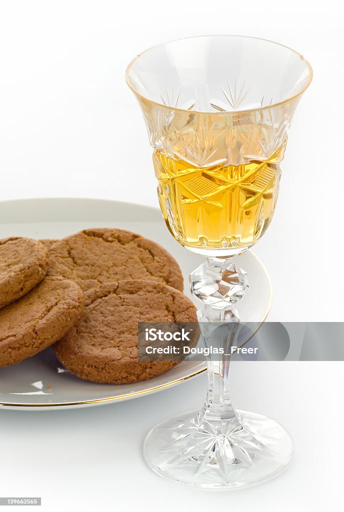 Crystal sherry vidrio con galletas - Foto de stock de Bebida libre de derechos