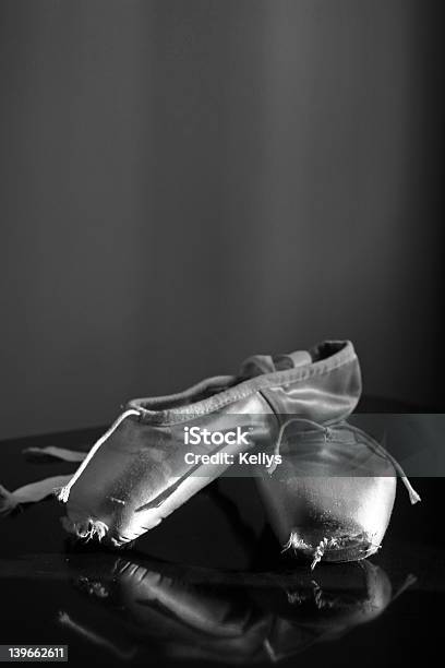 De Puntos Foto de stock y más banco de imágenes de Bailar - Bailar, Ballet, Belleza