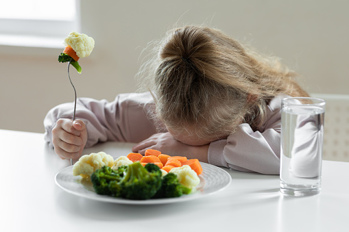 Girl does not like to eat vegetables