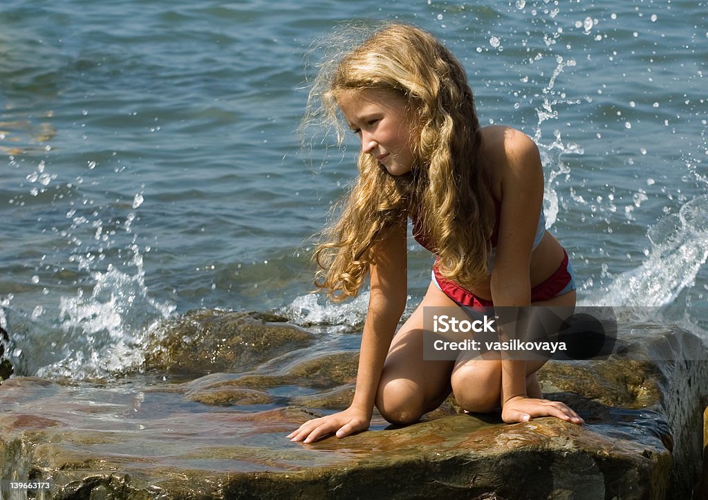 Menina bonita no rock - Royalty-free Adulto Foto de stock