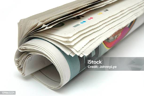 Rollo De Periódico Foto de stock y más banco de imágenes de Enrollado - Enrollado, Fondo blanco, Fotografía - Imágenes