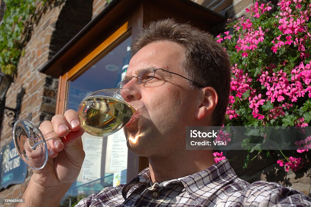 Disfrutando de vino en alemán - Foto de stock de Tréveris libre de derechos