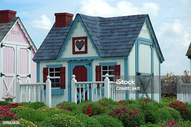 Foto de Jogue House e mais fotos de stock de Azul - Azul, Abrigo de Jardim, Ajardinado