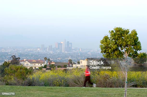 Mulher Jogging - Fotografias de stock e mais imagens de Adulto - Adulto, Amanhecer, Ao Ar Livre