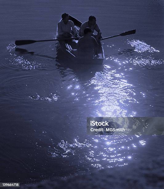 Światło Księżyca Pływanie - zdjęcia stockowe i więcej obrazów Badanie - Badanie, Chlapać, Chłopcy