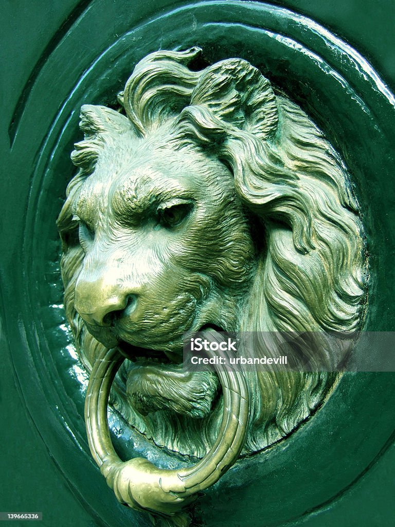 knocker Lionhead - Foto stock royalty-free di Aperto