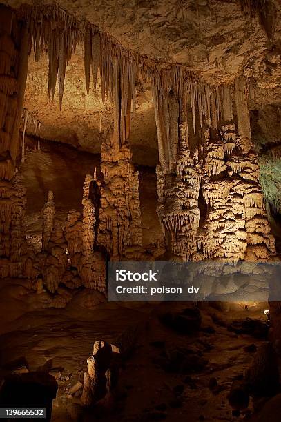 Estalactite Estalagmite Caverna - Fotografias de stock e mais imagens de Abaixo - Abaixo, Assustador, Dentro