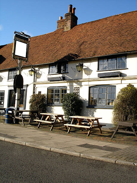 istock English town pub 02 139666106