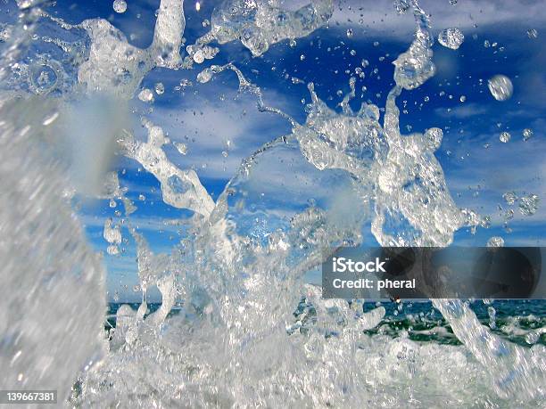 Splash Stockfoto und mehr Bilder von Bildhintergrund - Bildhintergrund, Chaos, Durchnässt