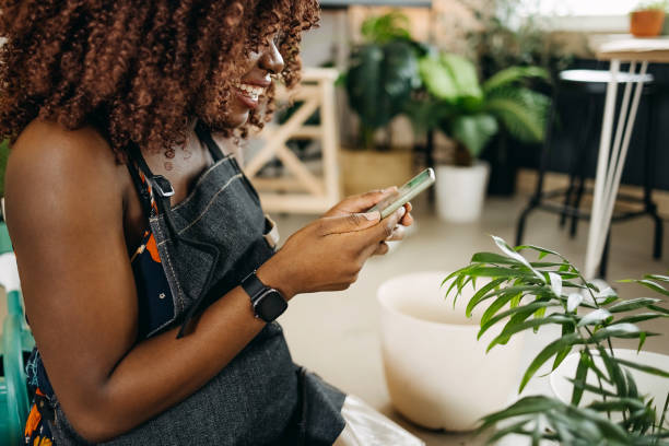 istock Sending photo messages of houseplants 1396677018