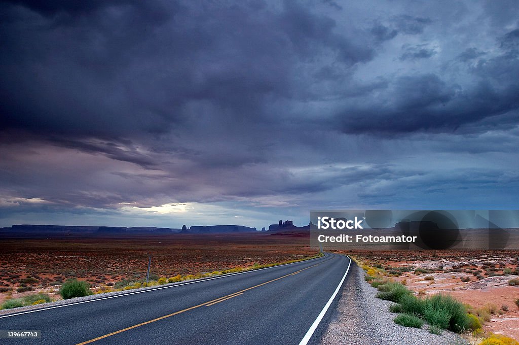 Lost autostrada - Foto stock royalty-free di Deserto