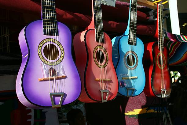 colorido guitars colgantes - guitar pink hanging making fotografías e imágenes de stock