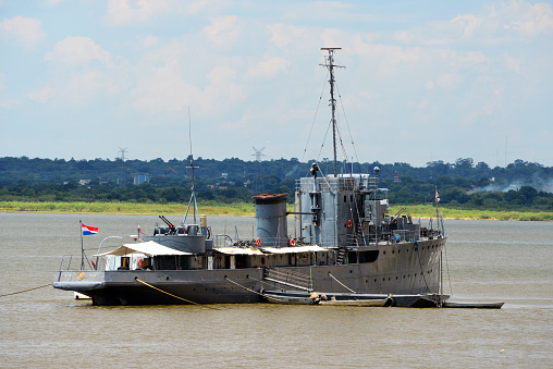 Asunción, Paraguay: old river gunboat moored on the Paraguay river / Asunción bay - river patrol boat P04 ARP Teniente Fariña, converted from an Argentine minesweeper, the ARA Comodoro Py - used as river patrol craft that could carry naval mines, armed with one quad 40 mm mount and the two machine guns - Bouchard-class minesweeper, designed and built in Argentina.