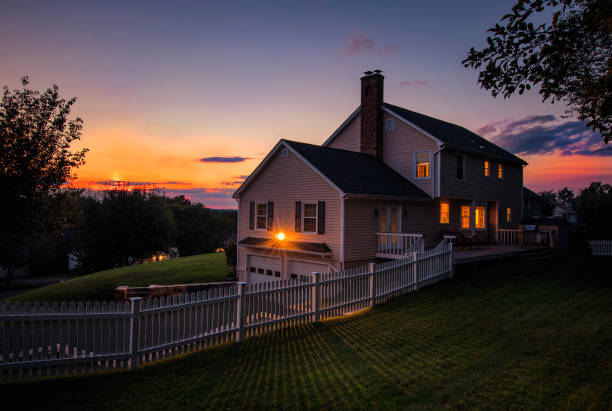 Colonial house sunset Beautiful colonial style house at sunset colonial style photos stock pictures, royalty-free photos & images