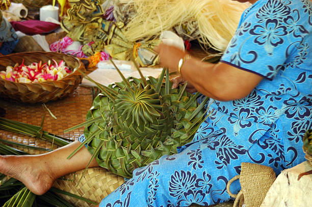 hat making polynesian lady making a hat with leaves pacific islander ethnicity stock pictures, royalty-free photos & images