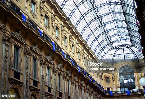 Milan Galeria - Fotografias de stock e mais imagens de Amarelo - Amarelo, Arco - Caraterística arquitetural, Arquitetura