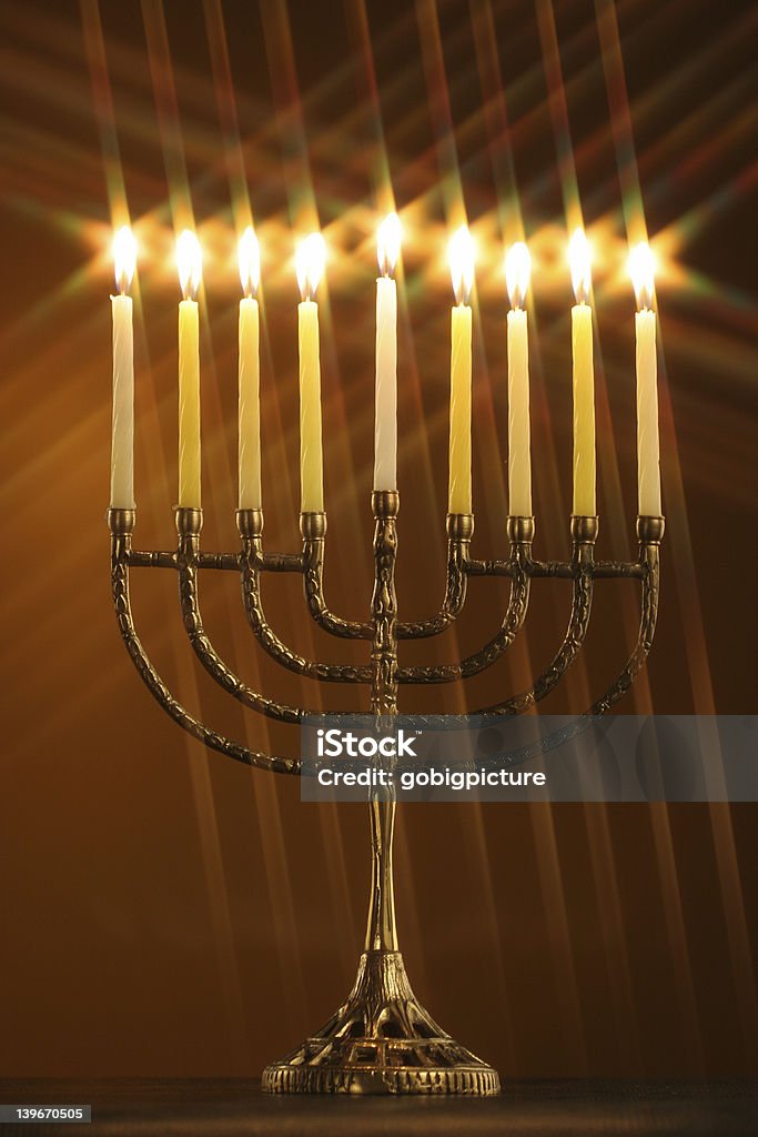 Hanukkah menorah con stelle filtro - Foto stock royalty-free di Hanukkah