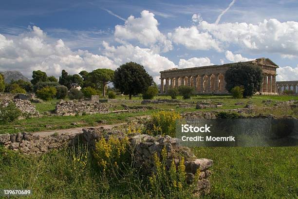 Tempio Greco - Fotografie stock e altre immagini di Antico - Condizione - Antico - Condizione, Antico - Vecchio stile, Archeologia