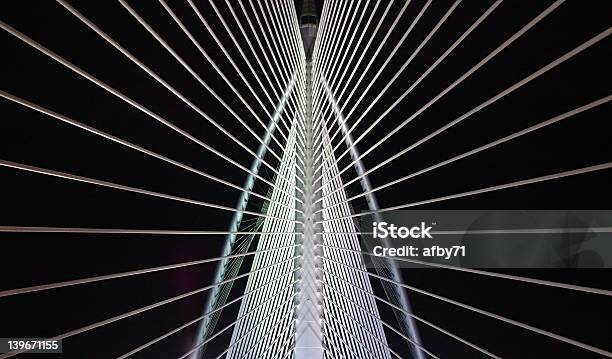 Foto de Ponte Padrão e mais fotos de stock de Aço Inoxidável - Aço Inoxidável, Ponte, Acessibilidade