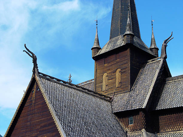 iglesia de madera - lom church stavkirke norway fotografías e imágenes de stock