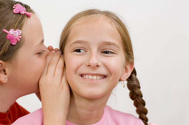 istock Girls / gossip 139672093