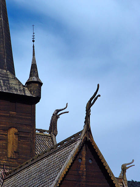 iglesia de madera - lom church stavkirke norway fotografías e imágenes de stock