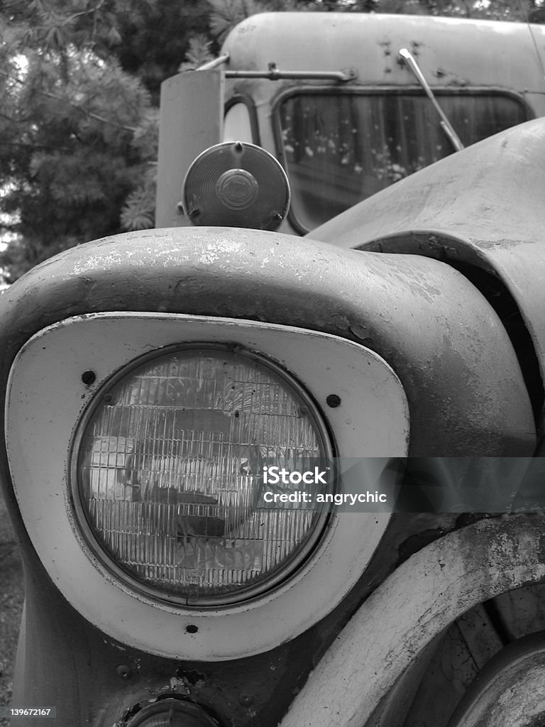 Stary furgonetki reflektorem - Zbiór zdjęć royalty-free (Antyczny)