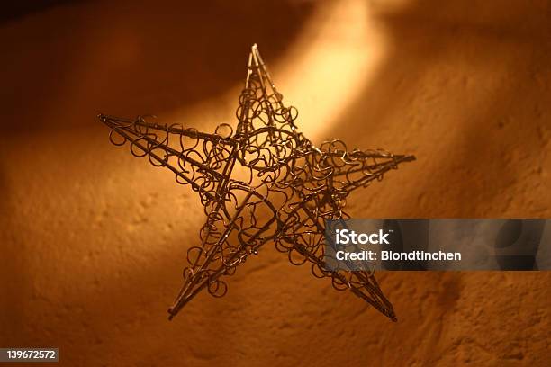 Stella Di Natale - Fotografie stock e altre immagini di A forma di stella - A forma di stella, Avvento, Calore - Concetto