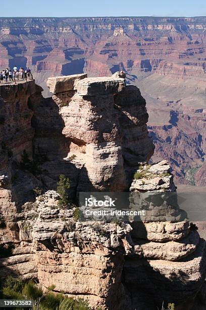 Cañóngrand Canyonlos Turistas En La Parte Superior Foto de stock y más banco de imágenes de Acantilado