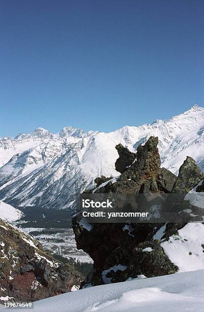 Foto de Bomba No Elbrus Vulcânica e mais fotos de stock de Rocha - Rocha, Azul, Branco