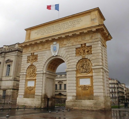 arco de triunfo de Montpellier también conocido como Porte du Peyrou (Puera de Peyrou) es un arco de triunfo de Montpellier, al sur de Francia. El monumento, ubicado en el extremo oriental del Jardín de Peyrou.