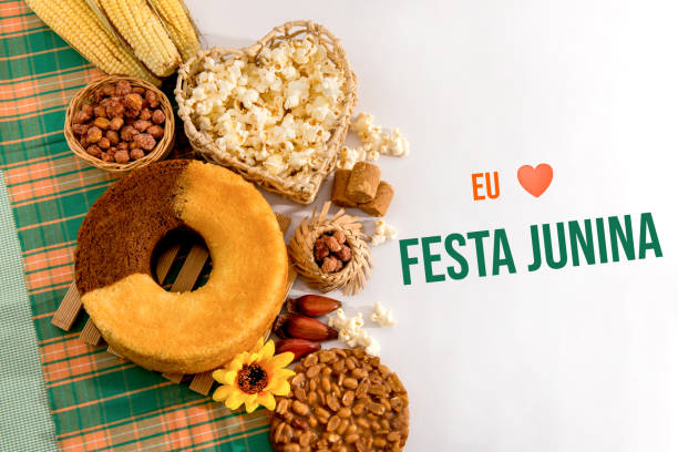 czerwiec stół imprezowy typowe brazylijskie święto czerwca. napisane w języku portugalskim (i love festa junina) - traditional foods zdjęcia i obrazy z banku zdjęć