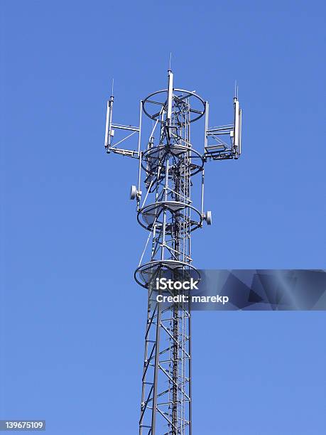 Antena Gsm Foto de stock y más banco de imágenes de Alambre - Alambre, Alto - Descripción física, Aparato de telecomunicación