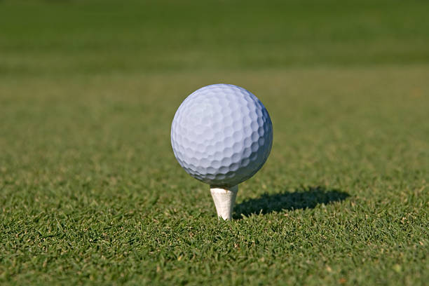 bola de golfe 01 - preview business golf drive imagens e fotografias de stock